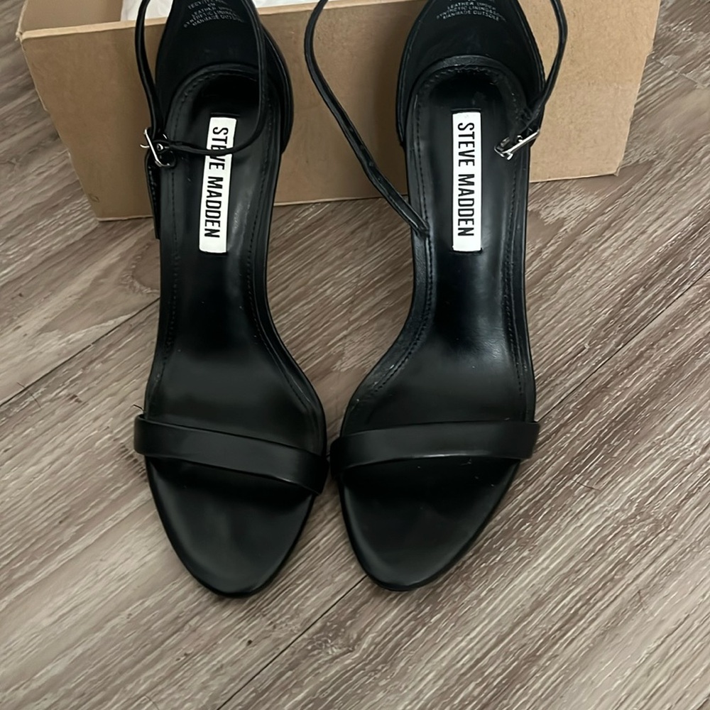 Steve Madden Tecy black heel